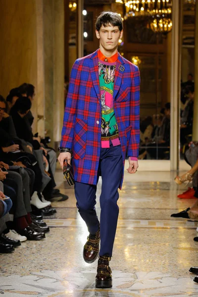 Look 32